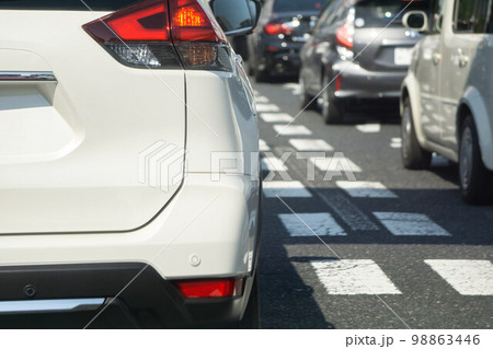 センターライン」の種類 白、オレンジ、破線 と意味をおさらいしよう - カーライフ通信 - 三井のカーシェアーズ 旧カレコ