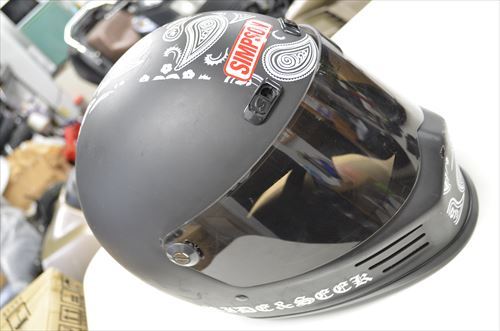 ステッカーでヘルメットの個性と安全性をアップ！失敗しないコツ - ライダーズアカデミ