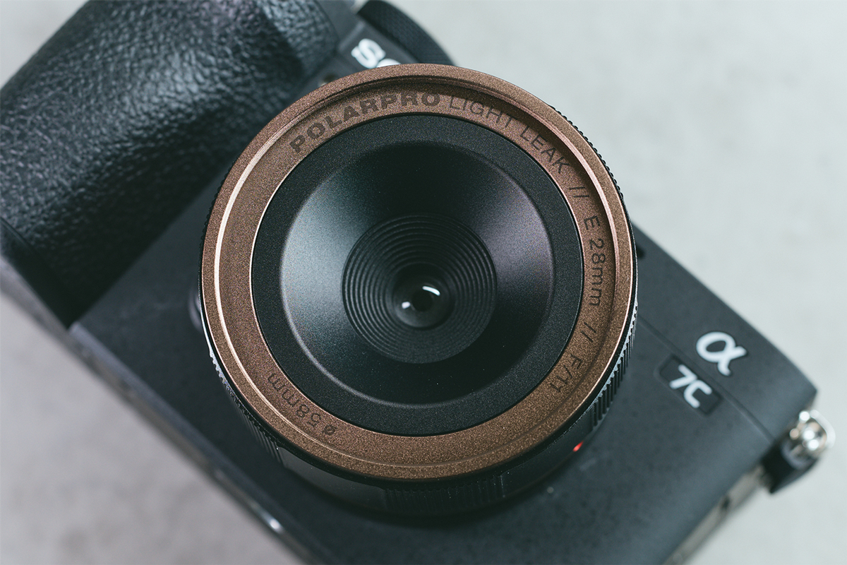 富士フイルムのフィルムカメラ風デジカメ「X half」の外観を詳しくチェック、縦長モニターや光学ファインダーを搭載した異色のカメラ - GIGAZINE