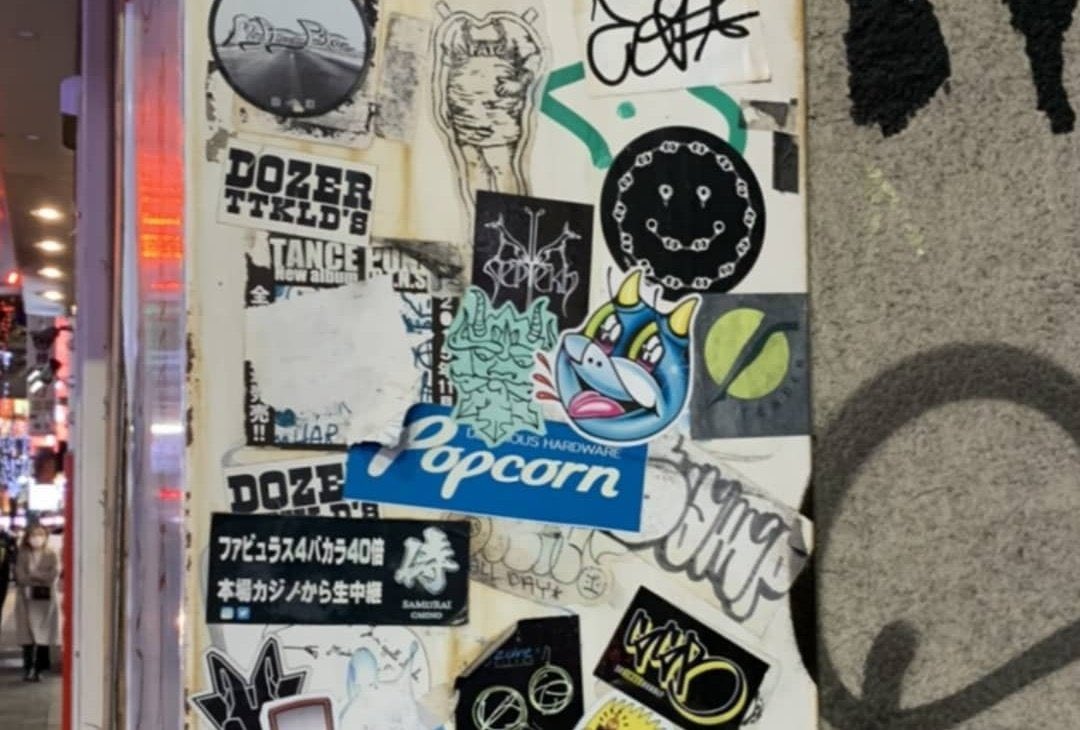 スノーボードステッカーのおしゃれな貼り方まとめ!参考になるボードも - スノーボード GOLGODA ゴルゴダ