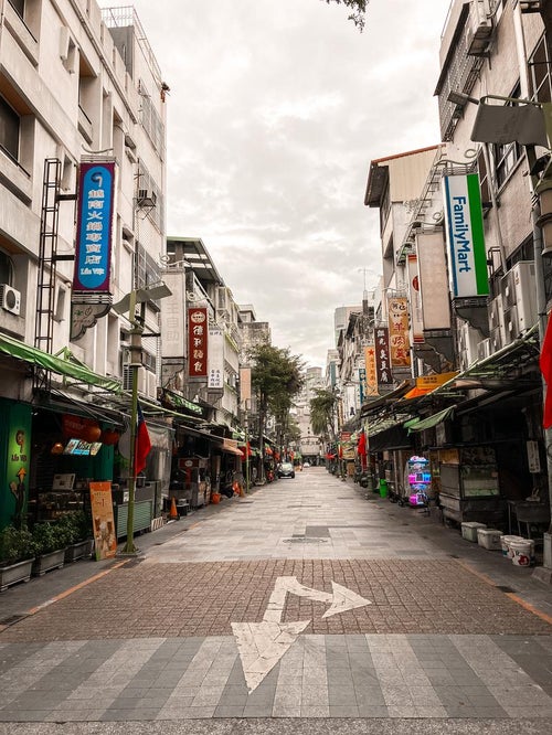 フリー素材 商店街 3枚背景イラストみんちりえ