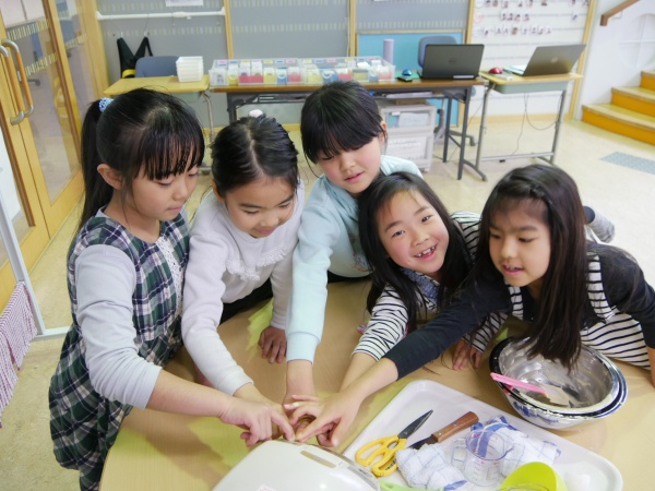 手の動きとか異次元過ぎて」高校の学園祭に人気の演奏系YouTuberがサプライズ登場！ 即興での演奏に生徒が熱狂！（山形・山形市） |