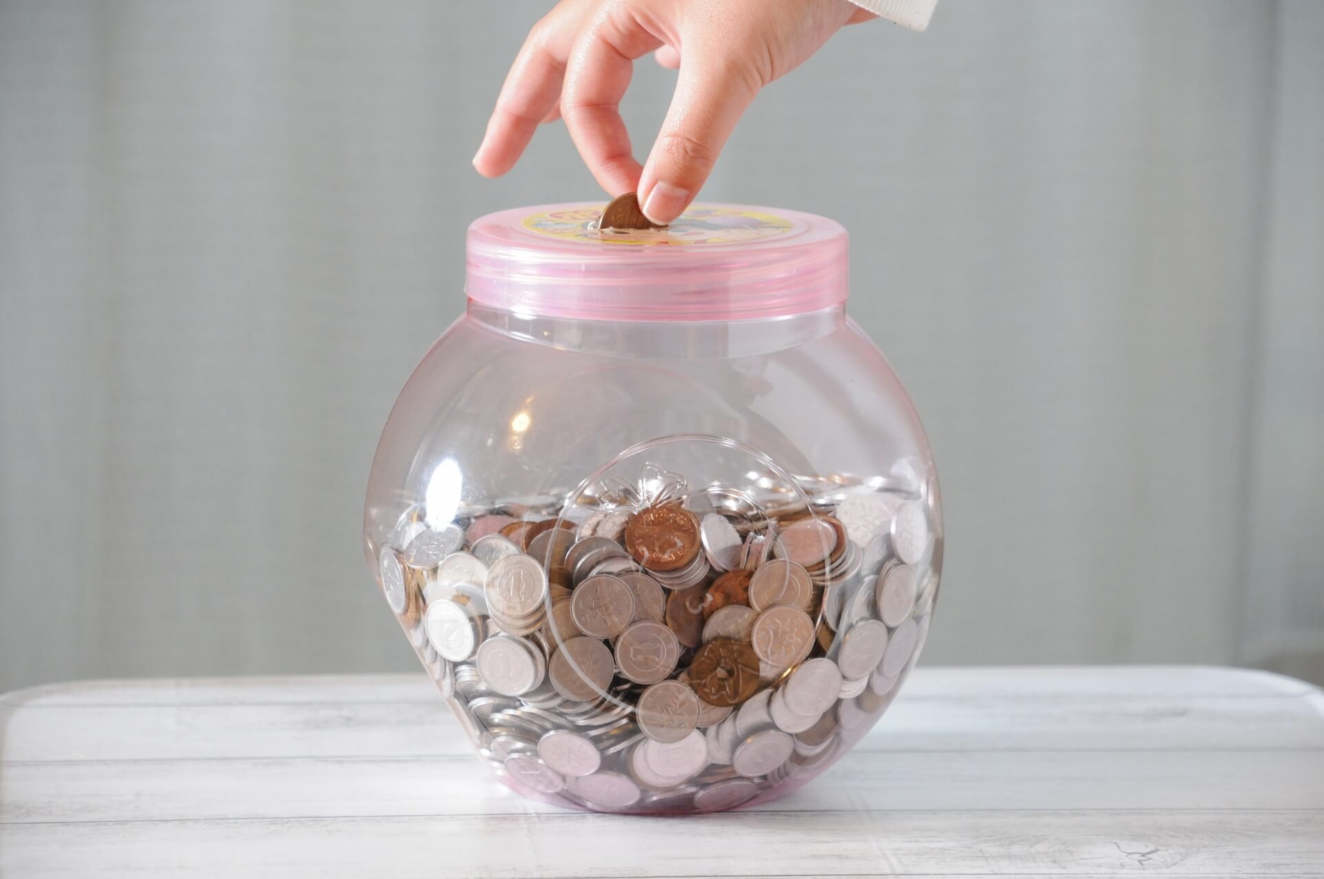 手作り貯金箱 100均ｸﾞｯｽﾞでおしゃれな自由研究工作！小学生低学年でも簡単な方法 - 100均✖Sweetsレシピ‼