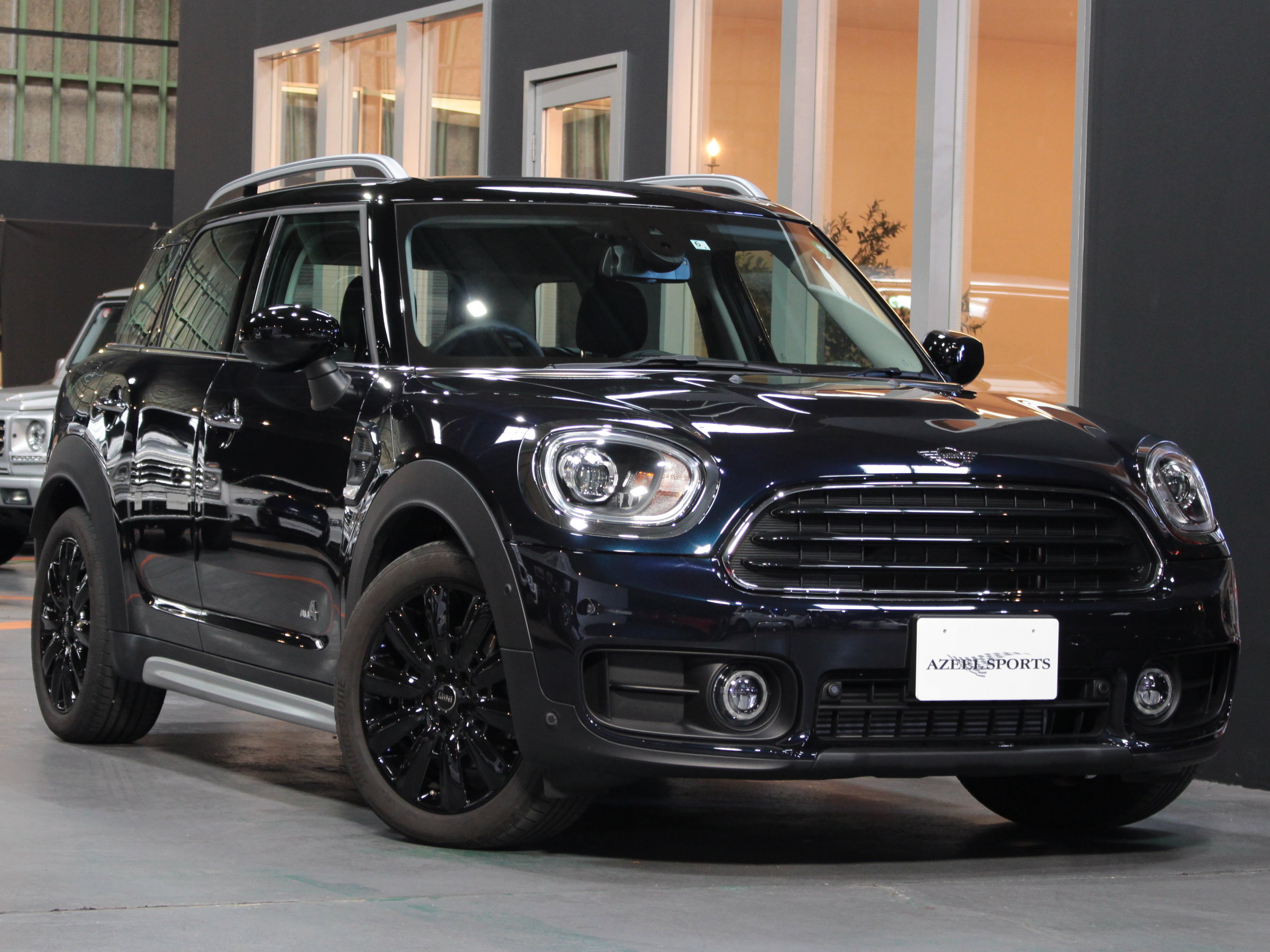 漆黒ボディにゴールドのアクセントを。人気モデル MINIクーパーSにエニグマティック・ブラックを纏った「レゾリュート・エディション」が欧州市場に登場！Motor-Fan モーターファン自動車関連記事を中心に配信するメディアプラットフォーム