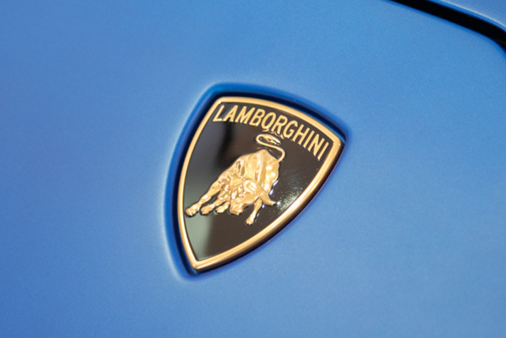 単なるデザイン？ スポーツモデルのハンドル上部にある赤や黄のラインの正体とは自動車情報・ニュース WEB CARTOP