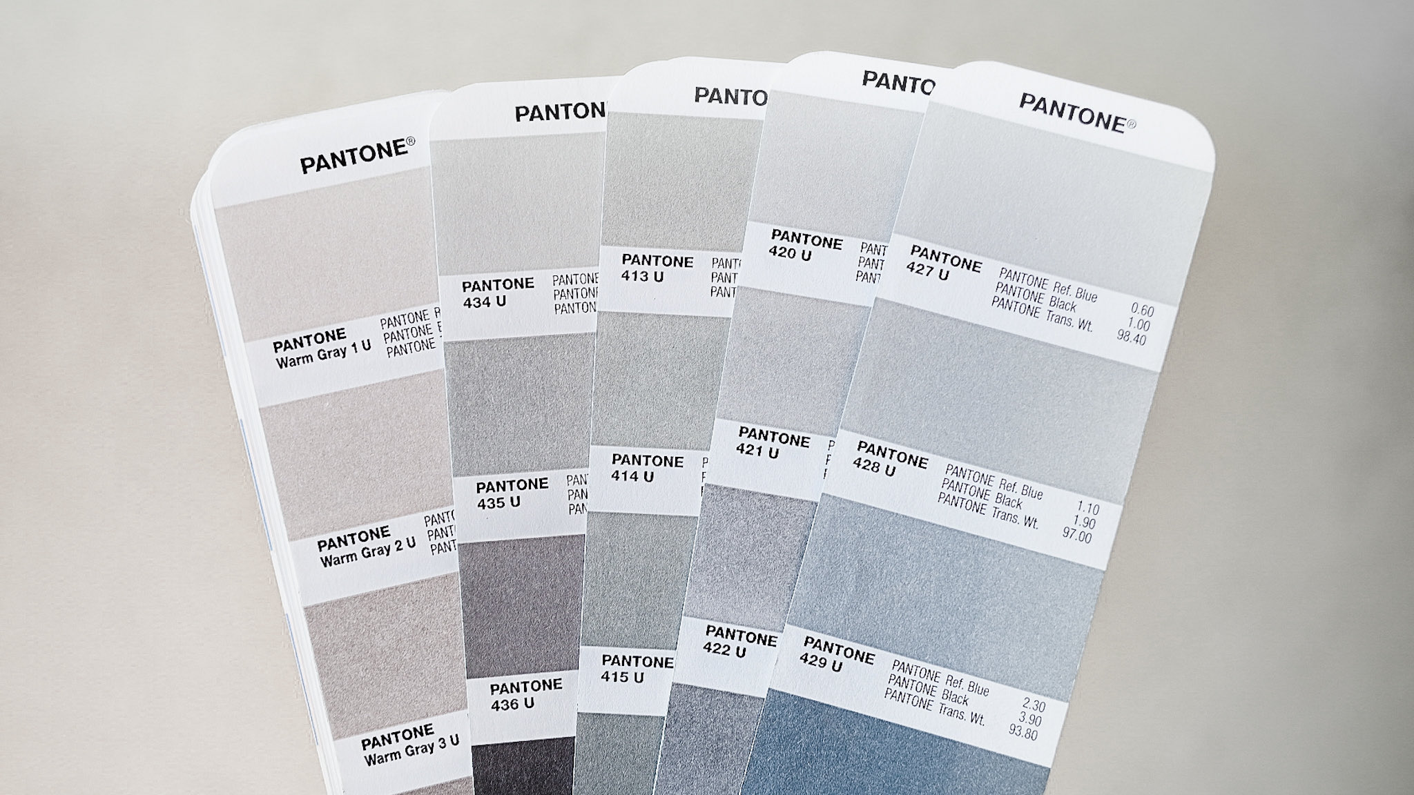 PANTONEが選ぶ2021年の色「Ultimate Gray」と「Illuminating」Webクリエイターボックス