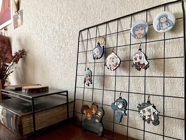 缶バッジ・ラバスト・アクキー ：『小さいオタクグッズ』の飾り方女性向けジャンルでも使いやすい 趣味部屋ディスプレイ
