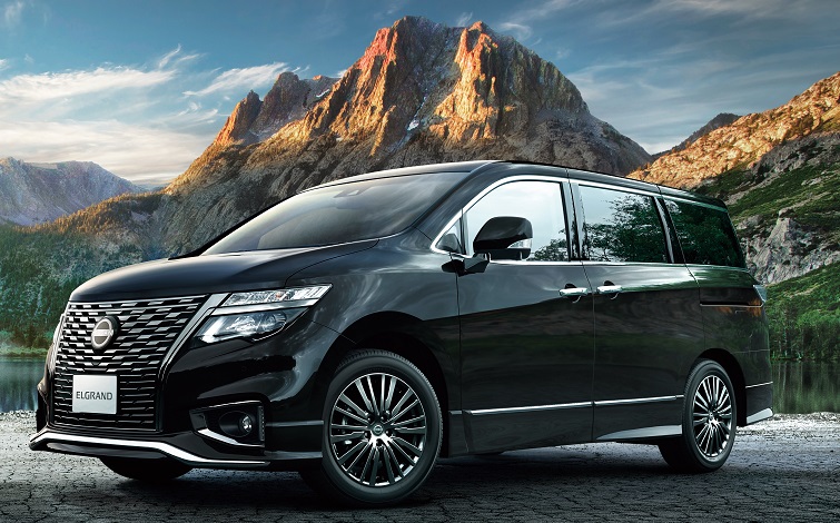 日産「新型エルグランド」初公開に反響殺到！ 「アルファードに負けない高級感」「