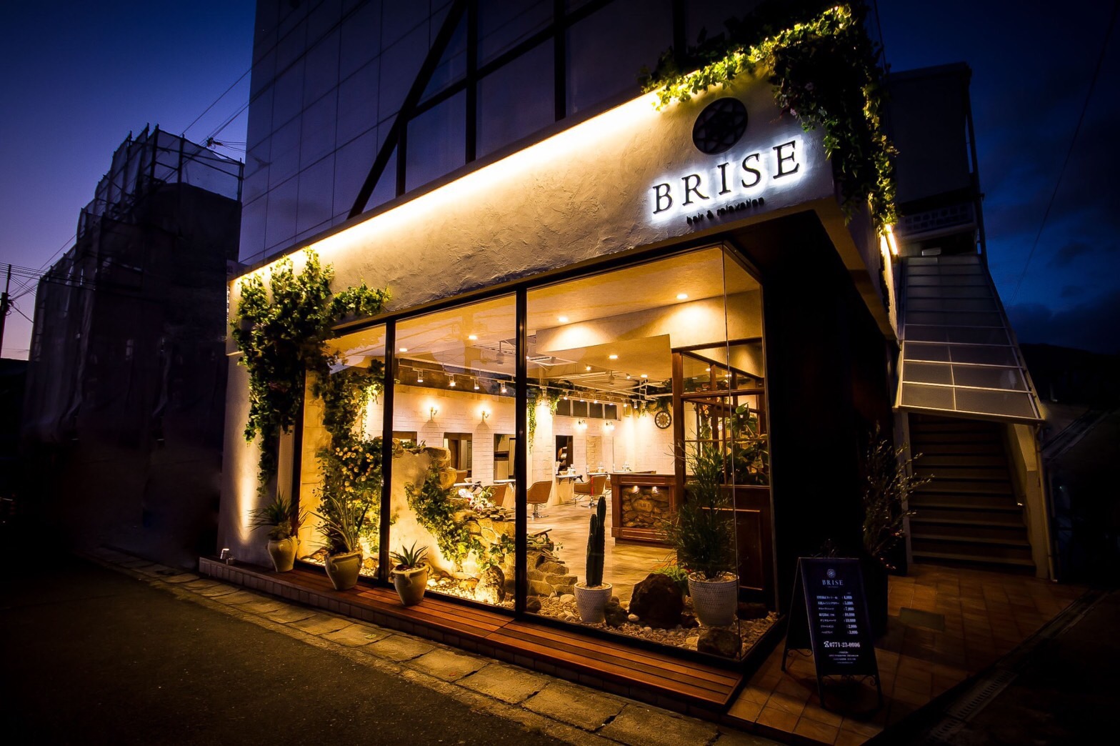 T SHOP ヘアーサロン&ウエアーショップ川間店舗デザイン.COM