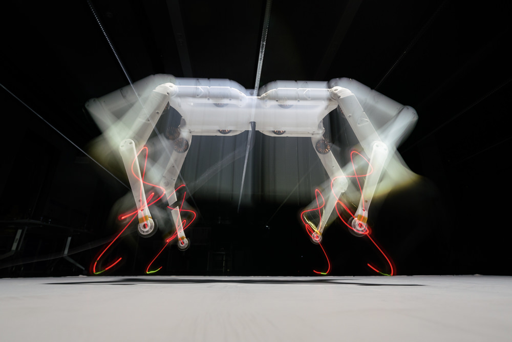 四足歩行系のメカ描いた一応敵機体のつもり メカ 創作 」