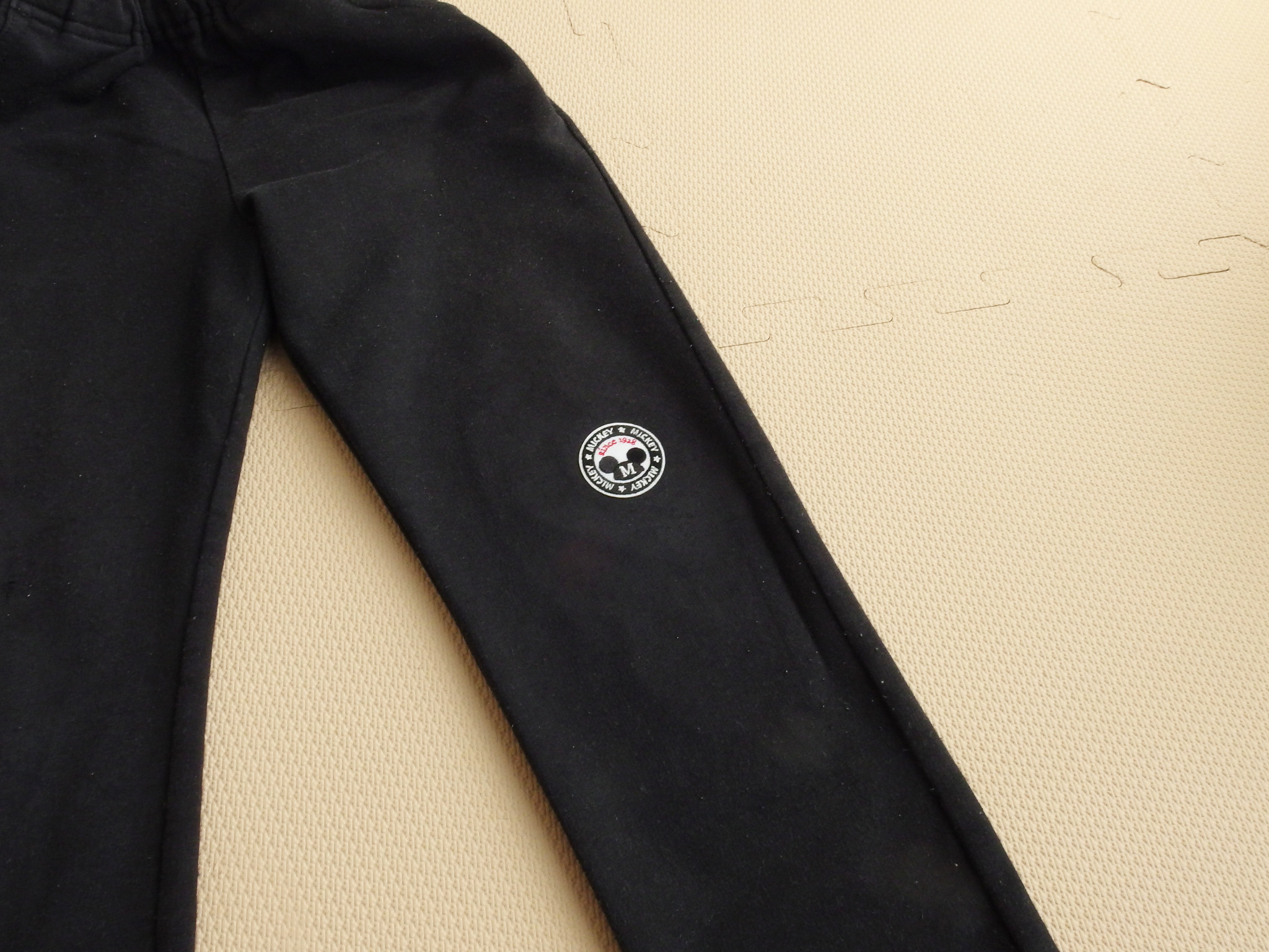 100均で穴の開いたズボンをかんたん修復！100均の材料だけで可愛く穴の開いた子供ズボンを直してみたよ！ - YouTube