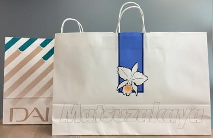 世界の森林を守っていきたい。大丸・松坂屋では、FSCマークのついたショッピングバッグを導入しています。百貨店で、ギフト用や手土産用にどうしても必要とされるのがショッピングバッグです。「せめて環境にやさしいものにしよう」、そんな想いから大丸・松坂屋ではFSC