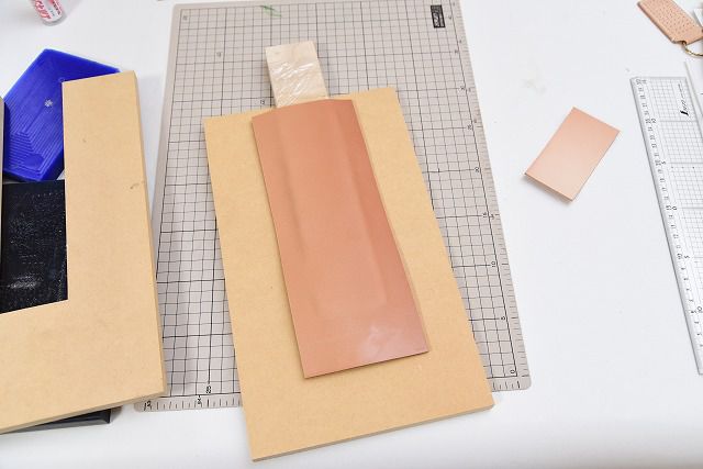 レザークラフトの立体成型について