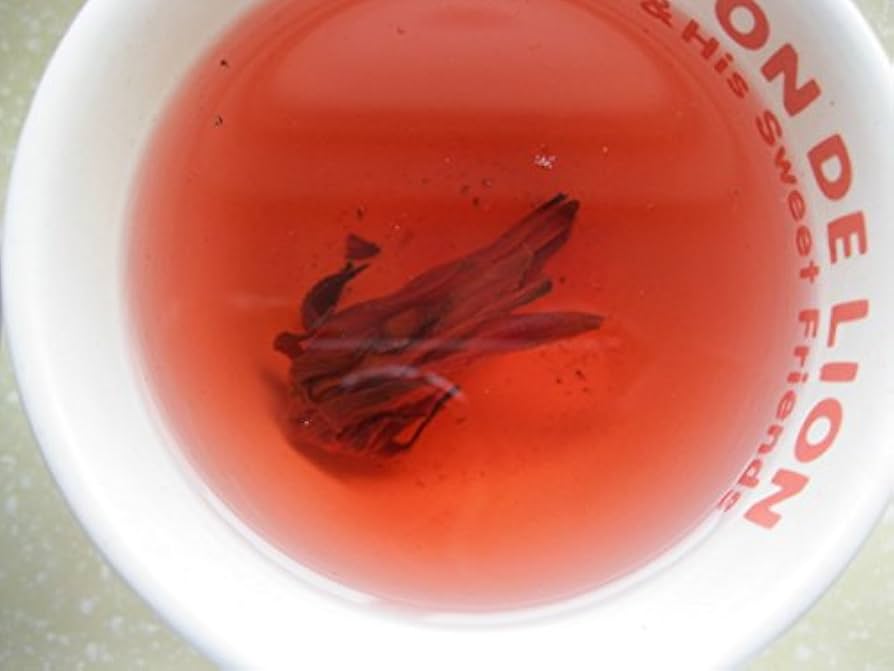 ツバキ写真展崑崙黒 こんろんこく数少ない闇のパワーをまとうシリーズ🌌咲きはじめに花心に大きく尖った宝珠を作る「宝珠咲き」が、最高にカッコイイのですが 🧛🏻すいません、撮れませんでした💦・中輪 ・暗紅色 ・宝珠