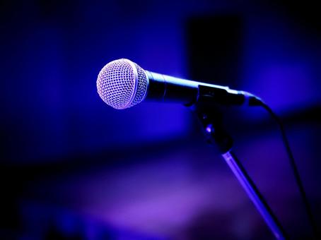 フリーイラストマイクを持つ男性の手パブリックドメインQ：著作権フリー画像素材集