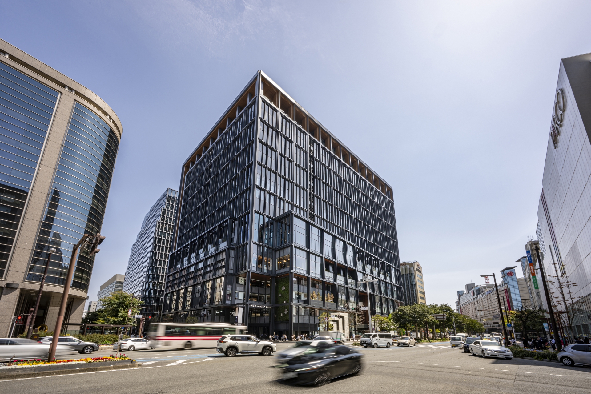 広告や看板などで活用したい目立つ色のポイントをご紹介横断幕・懸垂幕キング株式会社イタミアート