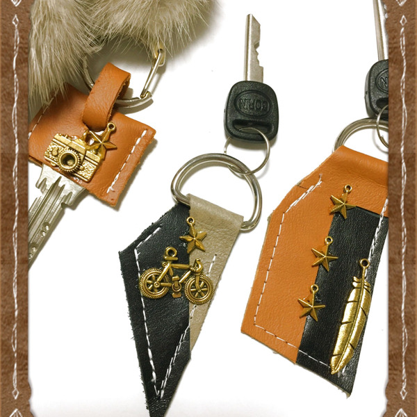 ボタンを２個つけるだけ ストラップ式キーホルダーの作り方簡単に作れるレザークラフト入門講座 ほこるる