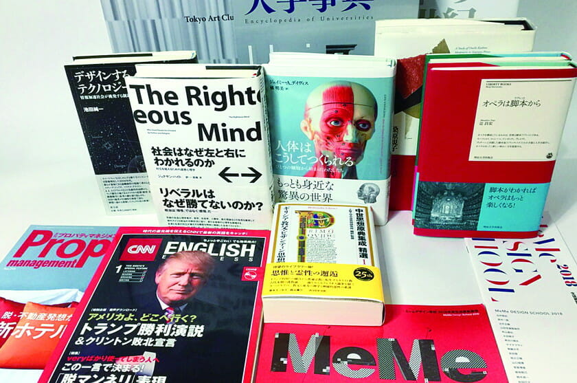 素敵な装丁に触れて脳内でワーキャーしていたことを、文章にして伝えるのは楽しく難しい。 今月号の『ダ・ヴィンチ』にて、「ブックデザイナーの装丁惚れ」という連載で佐々木暁さんが手がけられた素敵な本について選書と寄稿をさせていただきました。様々な難しい
