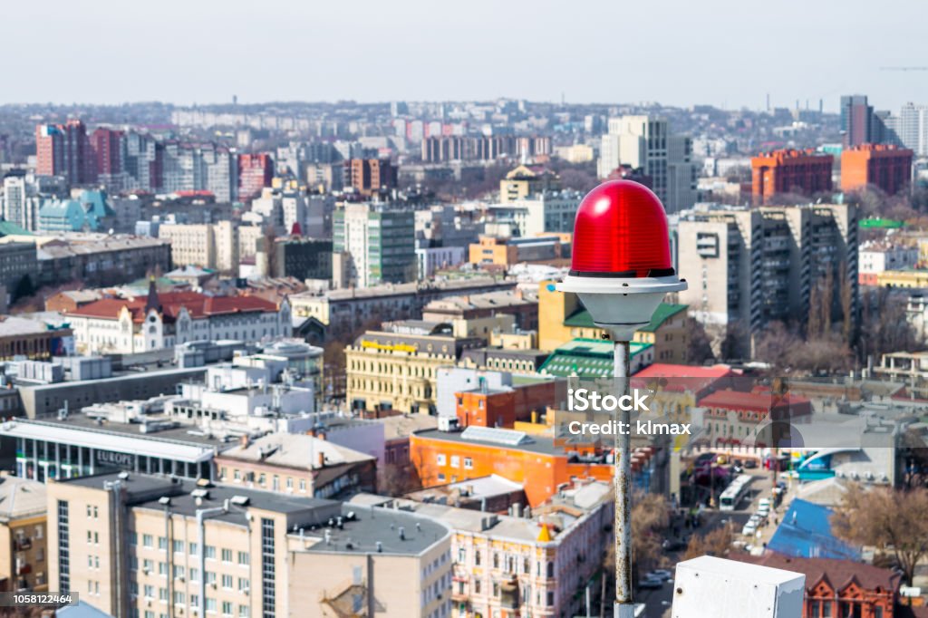 高層ビルの上の赤い光は何？ビルの赤いランプの名前と意味は？お役立ちラボ