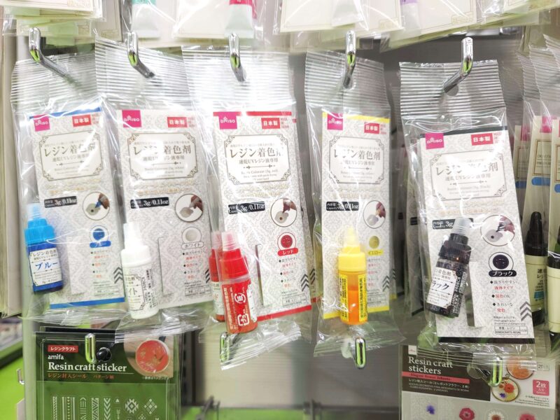 ダイソーレジンキットハートチャームイエロー＆オレンジ＆グリーン