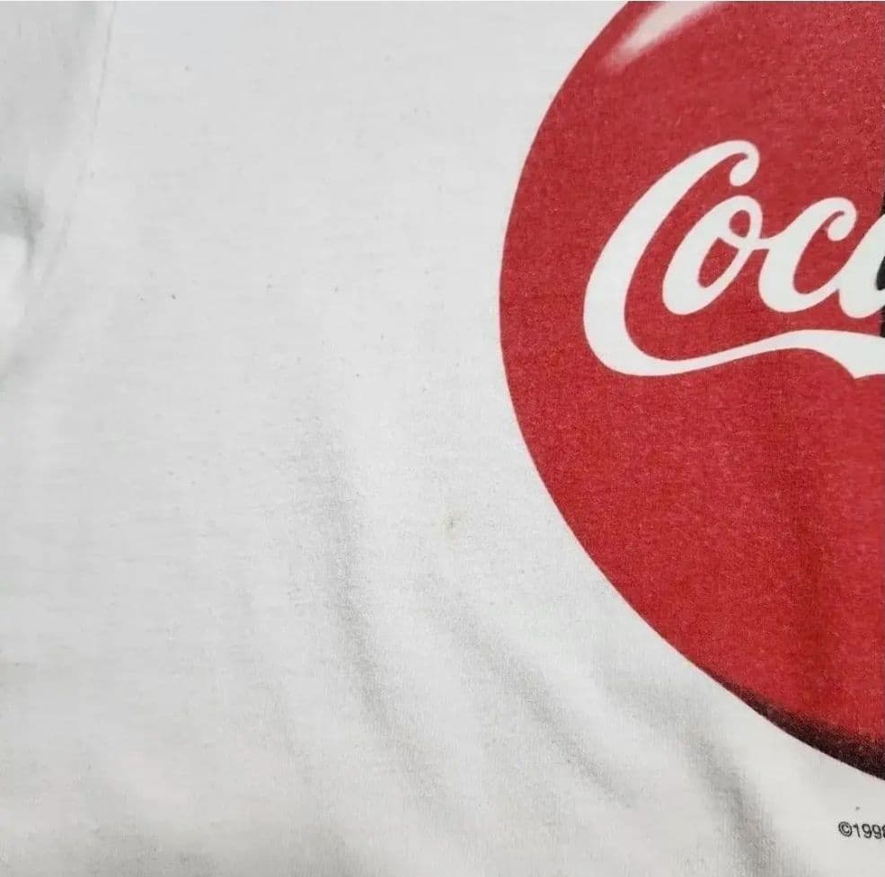 コンピューターの画面上のコカ ・ コーラのロゴ — ストック編集用写真©kornienkoalex 131293846