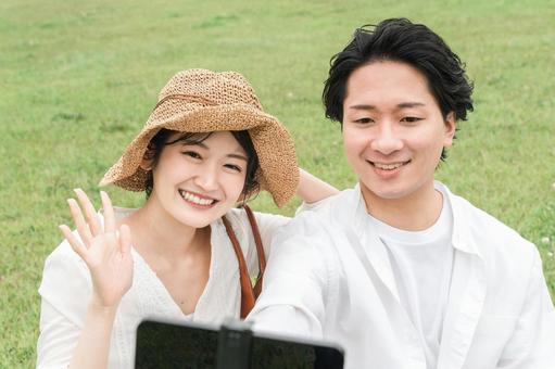 動画撮影する女性 写真素材6897086- フォトライブラリ