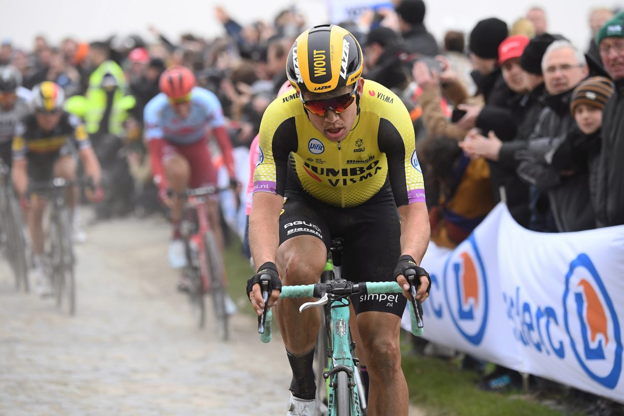 2025ツール・ド・フランス最終日。ウェットで滑りやすいコンディションの中、ワウト・ファンアールト@woutvanaertはモンマルトルの登りでポガチャルを鋭く突き放し、シャンゼリゼのスプリント勝負を制して、堂々のステージ21勝利を飾りました。 技術、戦略、そしてパワー