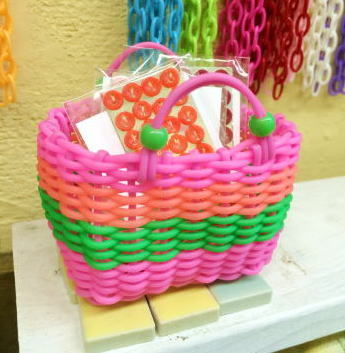 クラフトバンドで簡単手作り「浅型のお花みたいなかご」の作り方 1ページ目 ぬくもり