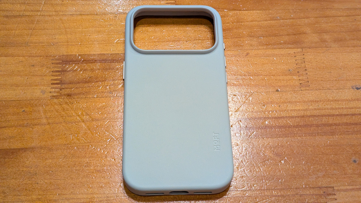 スマートフォンケースのモックアップセットRenderforest