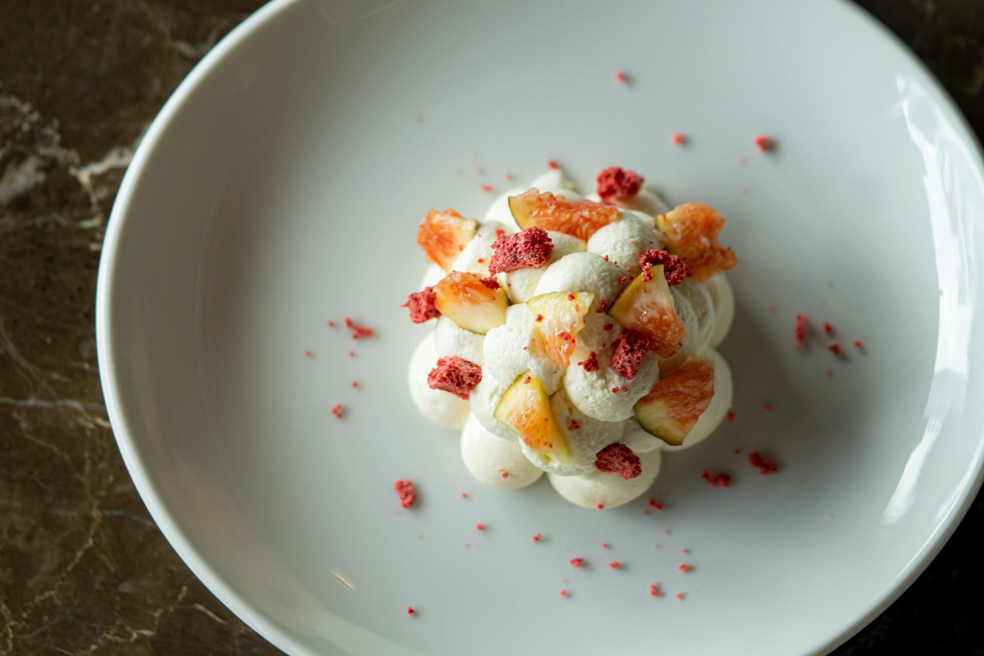 外苑前 THE BELCOMO: 『ゴールデンパインのバシュラングラッセ』800円 : 記念すべき100投稿目✨先日Osスイーツ主催でカフェ会を開催しました😊 ストーリーに返信してくださった方4名 みなさん初対面でしたが😀 で青山グランドホテル内のTHEBELCOMOへ😄 こちらは今月