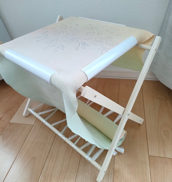 日本刺繍の道具 １ 「刺繍台」花の日本刺繍