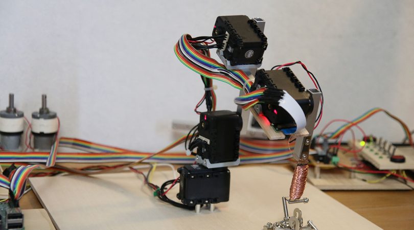 電子工作世代にブーム 超小型PC「ラズベリーパイ」 - 日本経済新聞