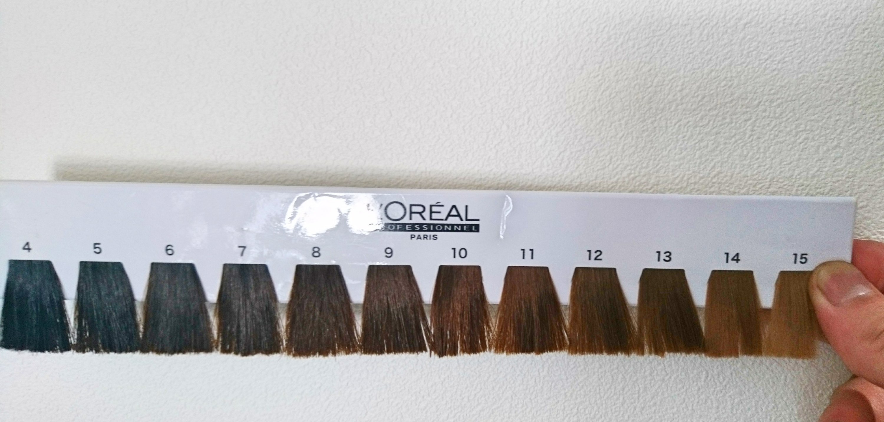 髪色のトーンとは？理想の明るさのための基礎知識とおすすめスタイルDEMI LABO デミラボ