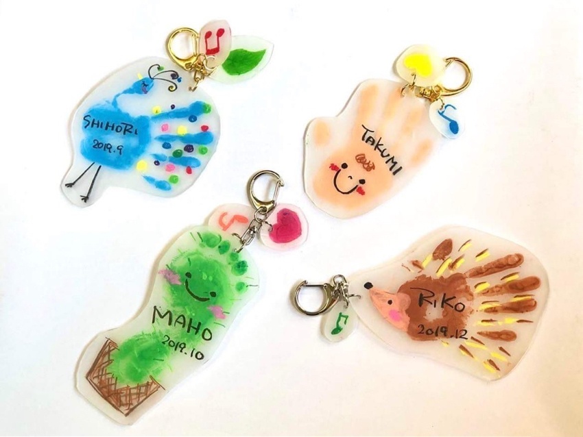 プラ板とレジンで立体感のあるアクリルキーホルダーのつくり方 動画で解説- SHUMI-MOmagazine