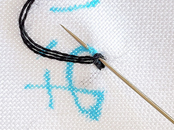 丁寧解説 手縫いで！お名前刺繍やり方8選 初心者向け簡単ステッチから太くするやり方までmonica blog 初心者向き刺繍のはじめかた