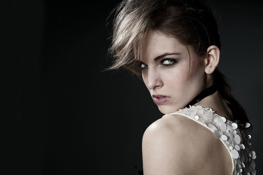 外国人 女性 モデル」の547万点のロイヤリティフリー画像、写真素材、絵Shutterstock