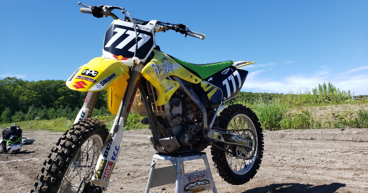 ステッカーボム JDM USDM ヘラフラ ドリフト ラリー ジムカーナ モトクロス 自動車 バイク エアロ白黒×レッド, 横50cm×縦25cm