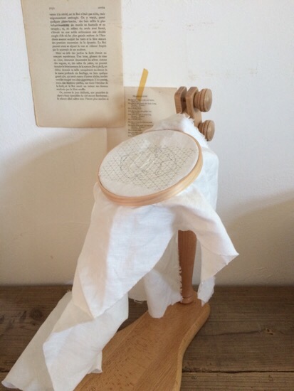 刺繍図案の写し方 ライトボックス、LEDトレース台が刺繍の下書きに便利Marinedrop