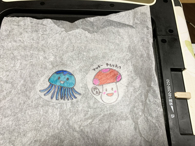 必見！トースターが無い！絵がヘタで描けない！プラバンを綺麗な円に焼くには？これを観れば問題解決 バッチの作り方 すとぷり自作グッズ 莉犬くん 100均DIY〜おうち時間は楽しく工作&実験