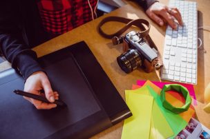 グラフィックデザイナー、図案家 なり方・資格・仕事内容・年収など未来の職業研究東進の職業情報サイト