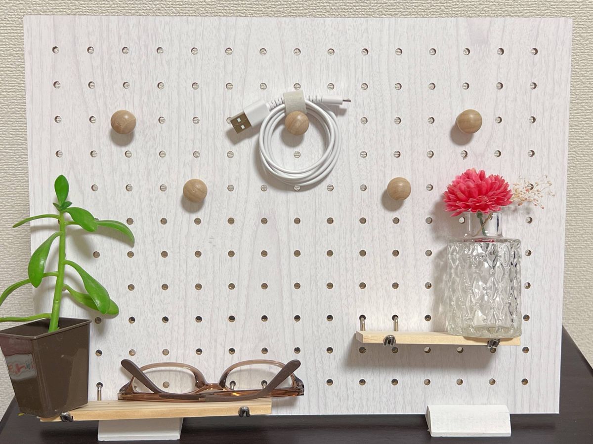 ゲーミングデバイスを有孔ボードでおしゃれにディスプレイ！！ダイソーで格安簡単DIYでおすすめな飾り方！使ってないゲーミングマウスやゲーミングキーボードでゲーム部屋を完成させよう！- タオルまるのレビュログ