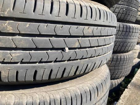 スタッドレスタイヤのイラスト無料のフリー素材 イラストエイト