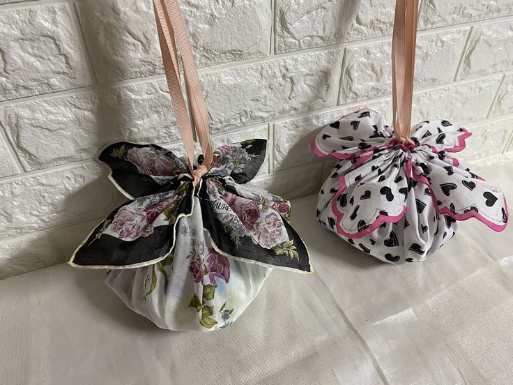 ハンカチタオルをファスナー付きポーチにリメイク！ ファスナーが見えない作り方 ペットボトルや保冷剤を入れるの便利！ ファスナー２０㎝使用サニタリーポーチにも使えます！ Zipper pouch