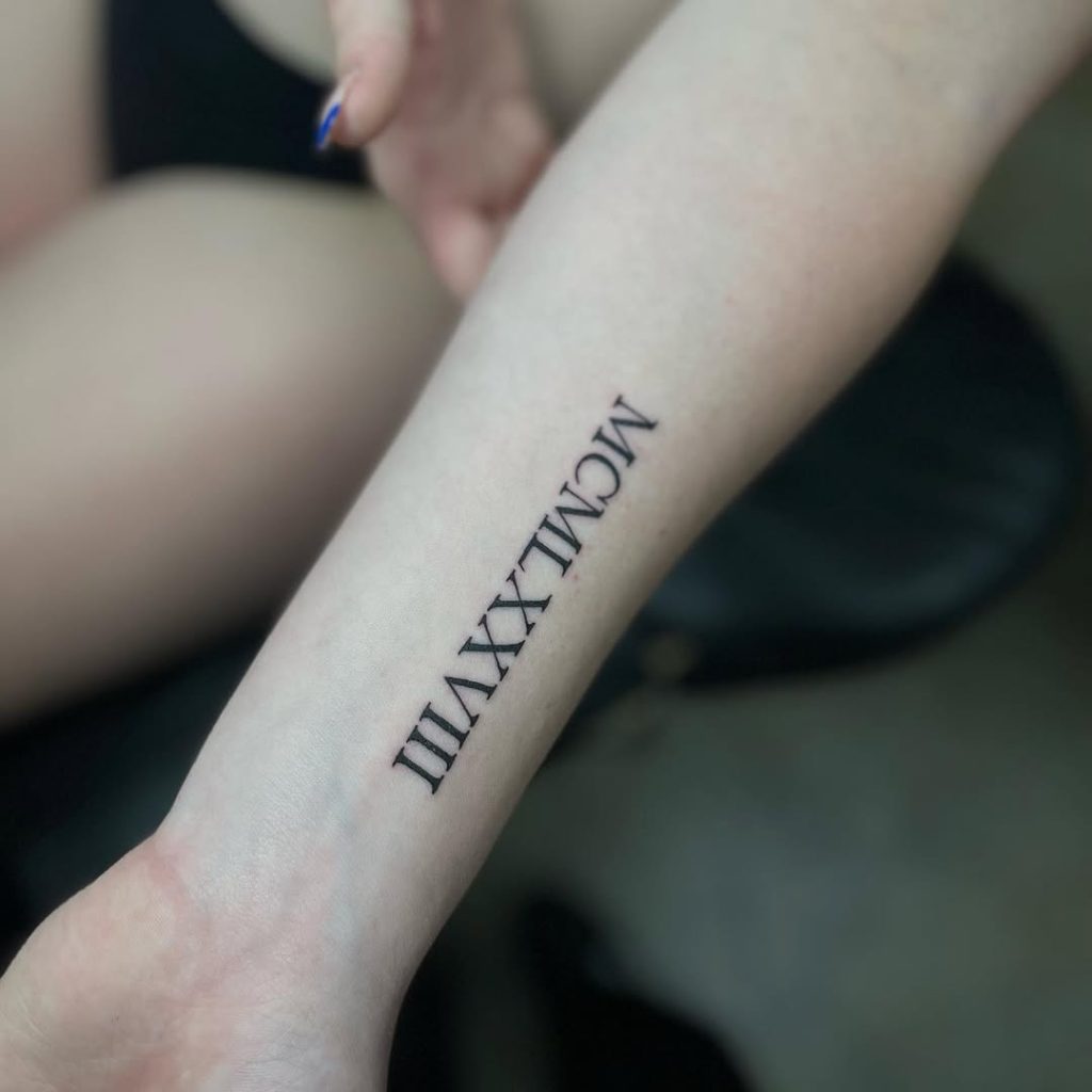 タトゥー デザイン 腕 文字TikTok