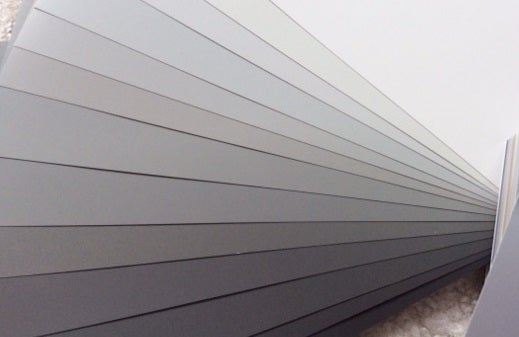 グレー」は2023年秋冬のトレンドカラー！ イエベ、ブルべ パーソナルカラー別に似合う色を解説カラーコーディネートAll About