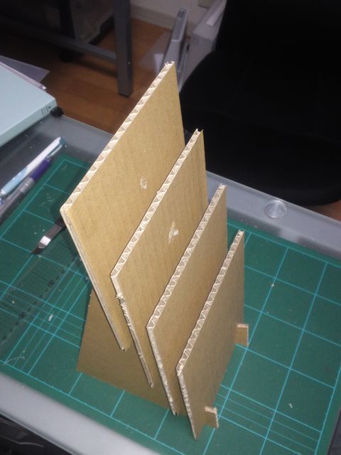 ダンボールのブックスタンド夏休み自由工作.net