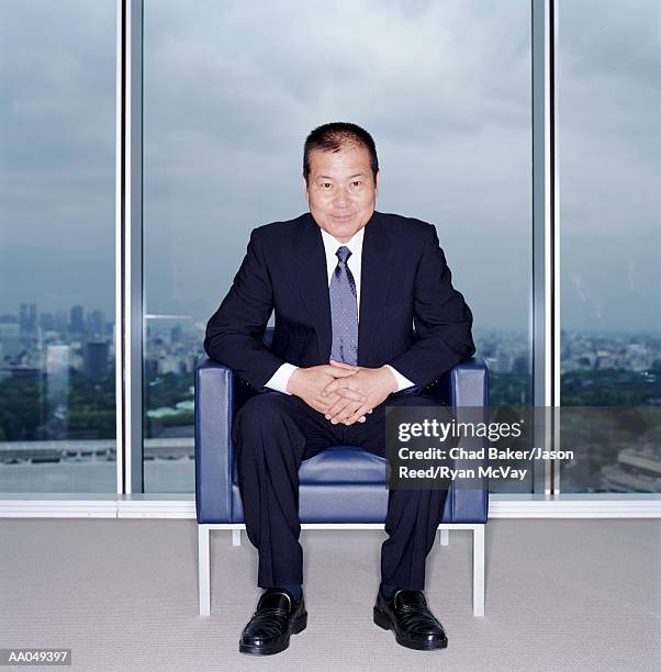 ジャケットのボタンの留め方は？スーツ着用時のマナー・種類別で解説！ - ENJOY ORDER Magazine