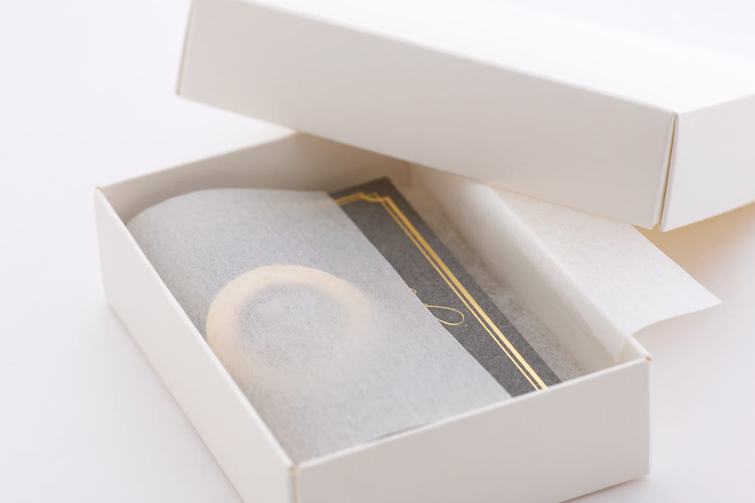 カット薄紙 クリムゾンレッド 272×197mm 200枚入 アクセサリー パーツ ラッピング資材 梱包資材 薄い 紙 紙材 包装 包装紙 プレゼント緩衝材 問屋 ペーパー プレゼント包装 ハンドメイド資材 さや工房 手作り アクセサリーパーツ 卸 おすすめ その他クラフト資材