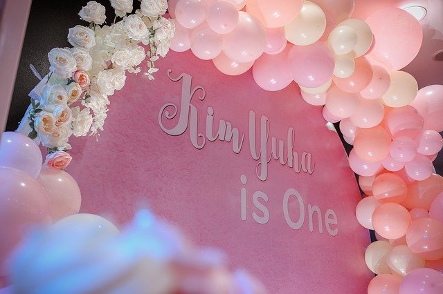 マスキングテープで壁に貼る風船TikTok