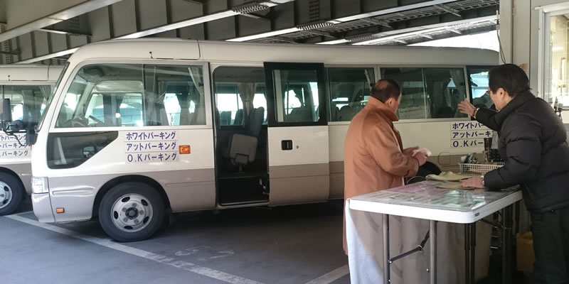 故障車]の紙貼っとけば違反にならない!? ウソかマコトか!? [駐車や停車]にまつわる噂話の真相を探る | 新車口コミサイト